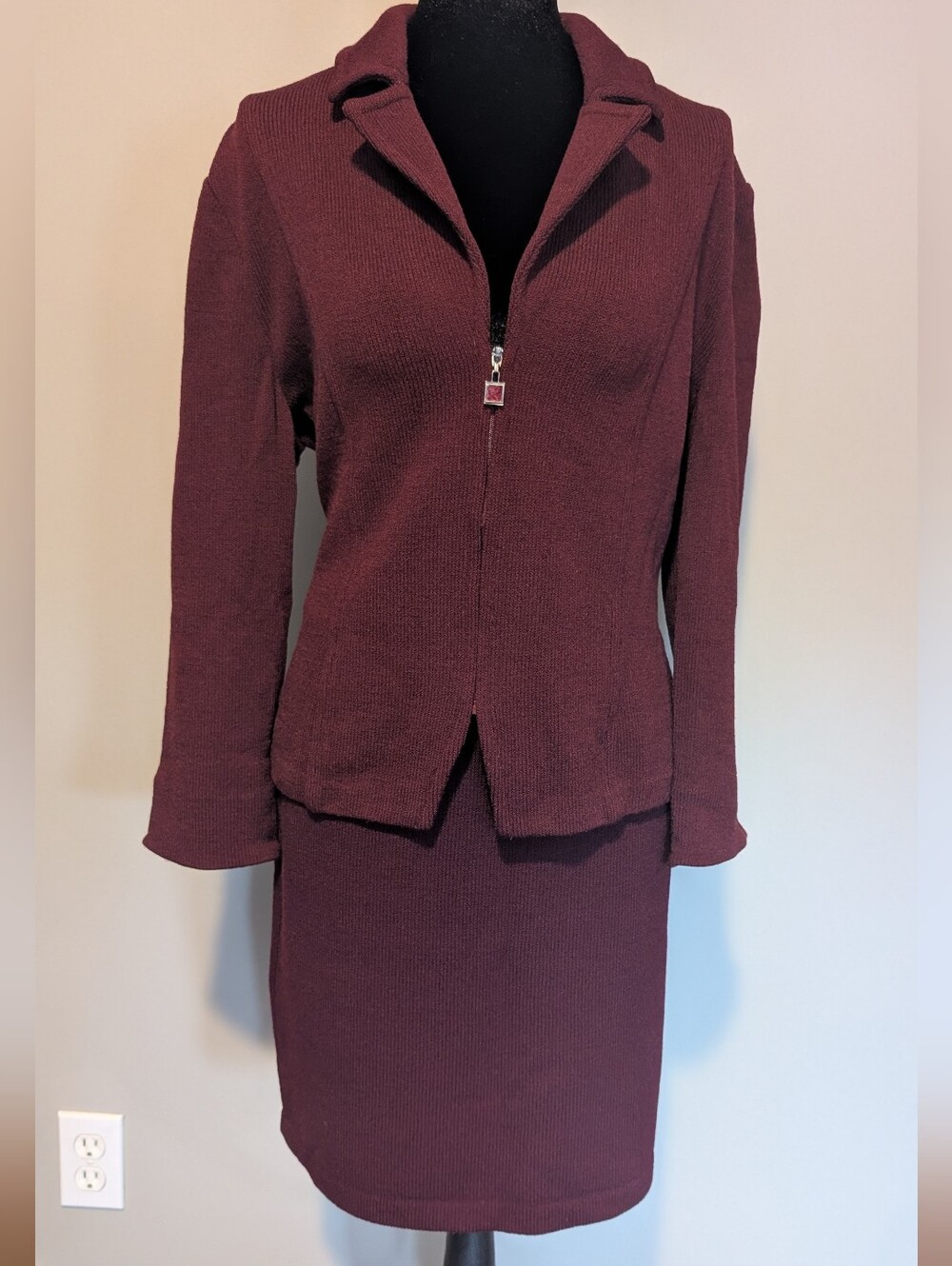 St. John Collection Women's Knit Pencil Skirt in Burgundy
